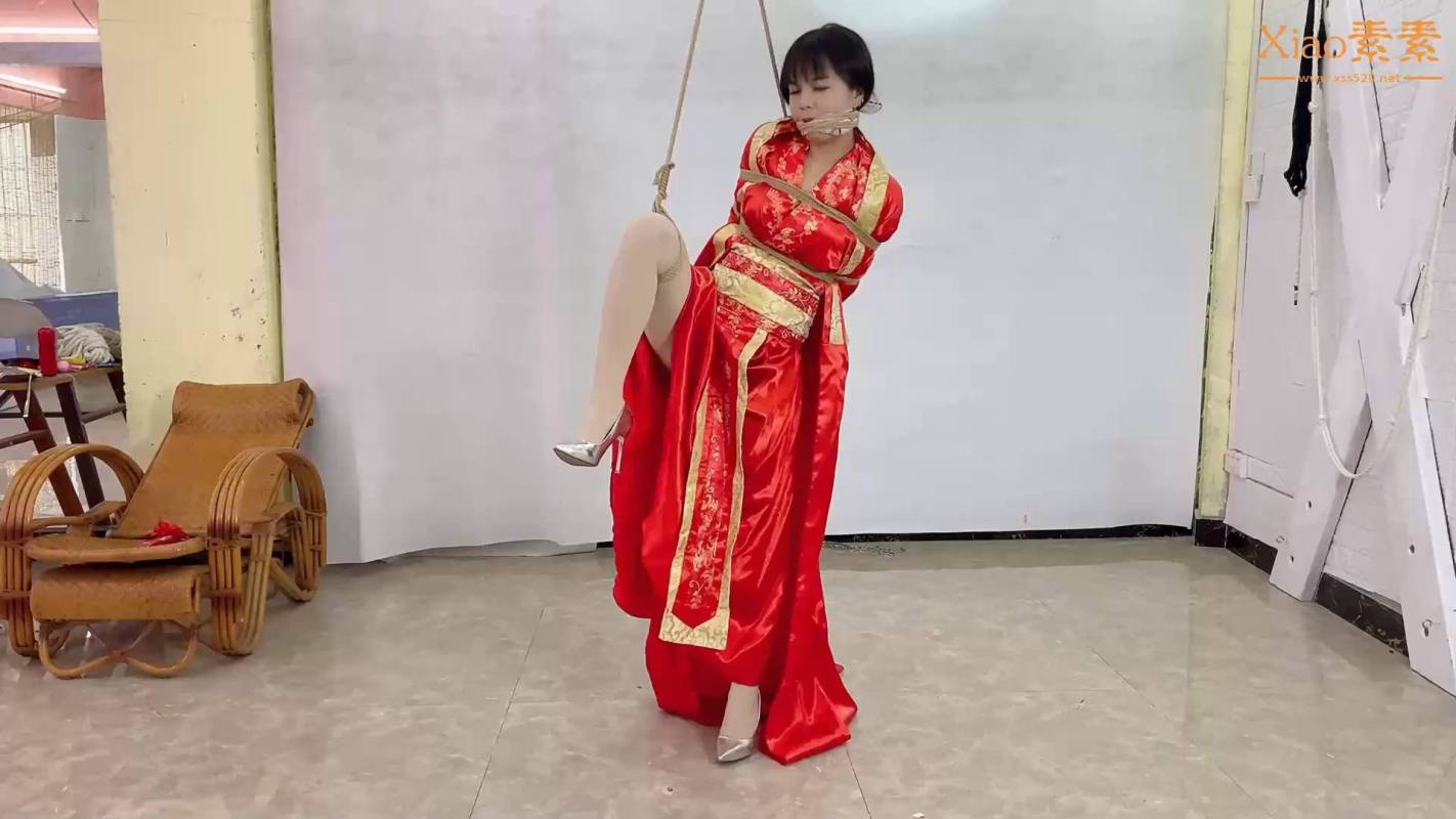 xiao素素绳艺吊缚新作品之最美红涩礼服新娘-杜觜，吊梆！这部作品可以在线看！