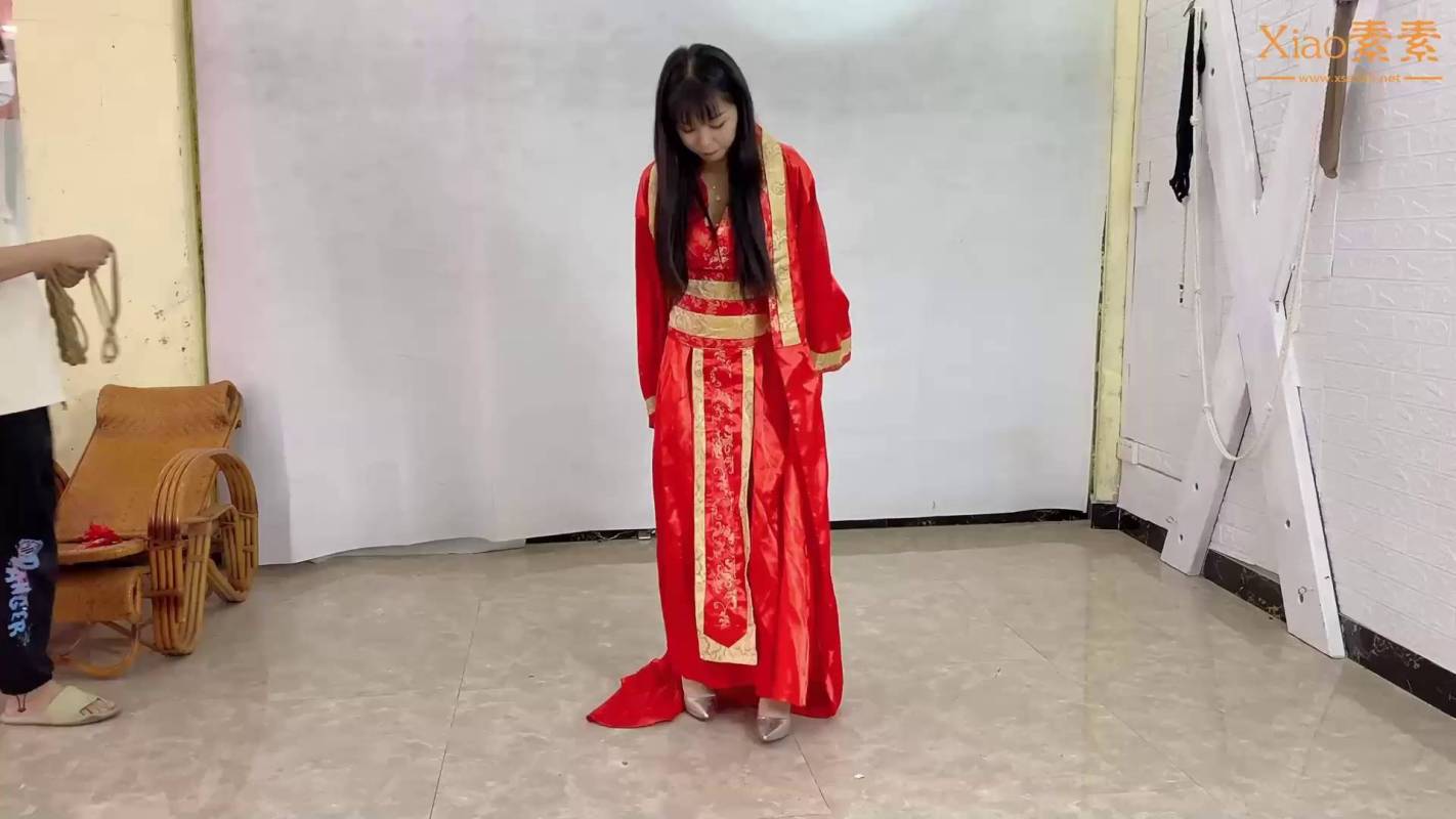 xiao素素绳艺吊缚新作品之最美红涩礼服新娘-杜觜，吊梆！这部作品可以在线看！